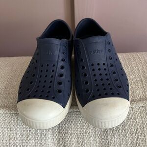 Native Jefferson Child Navy (regatta blue/shell white) Big Kids Shoes